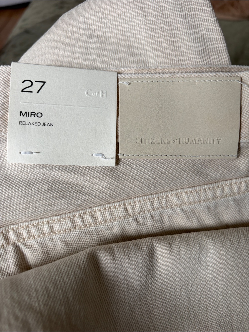 Citizens of Humanity Miro Relaxed Barrel Jeans
In Almondette size 27 - Picture 8 of 13